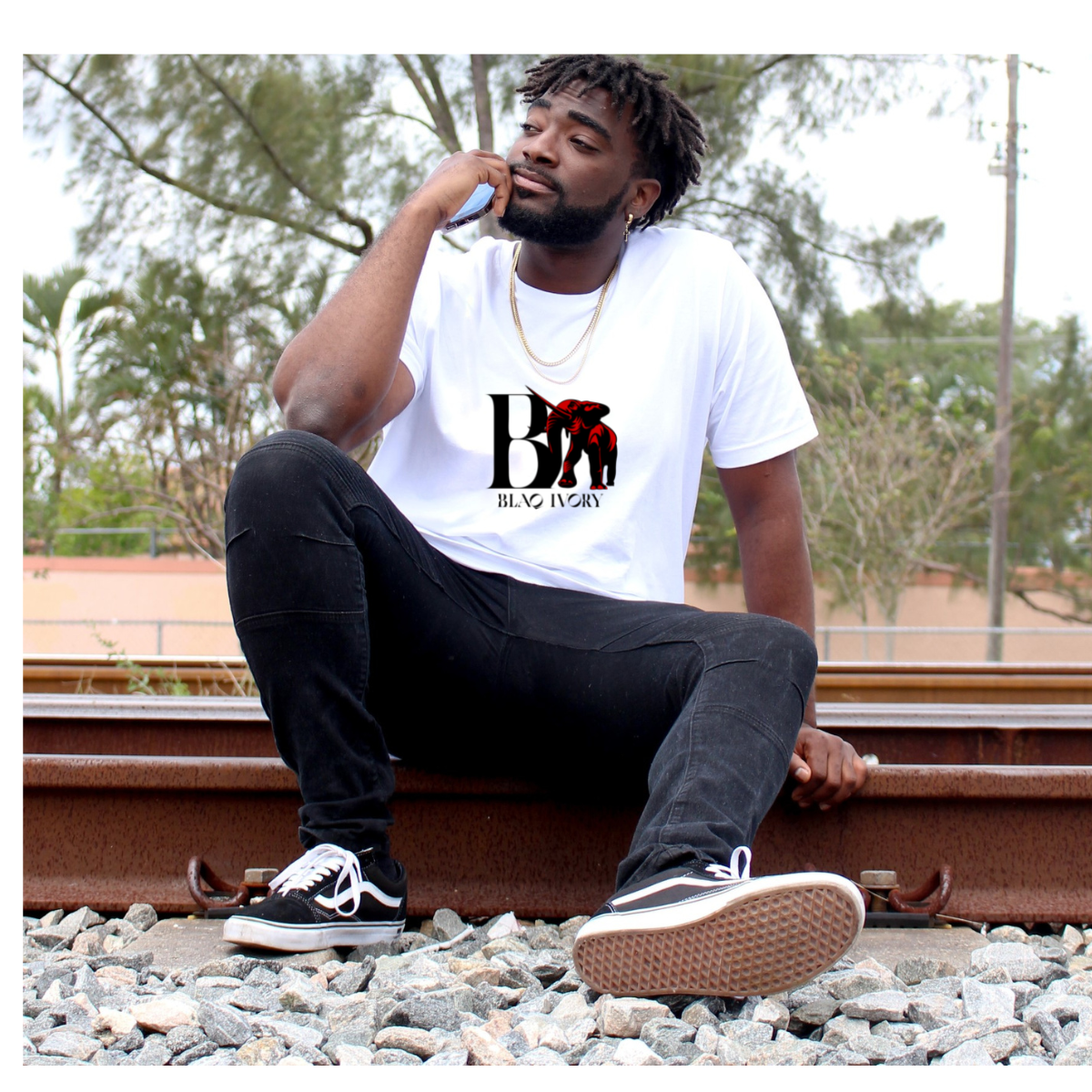 BLAQ IVORY Unisex T-SHIRT